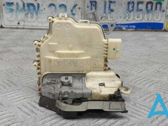Внутрішній дверний замок 8J1837016D VAG