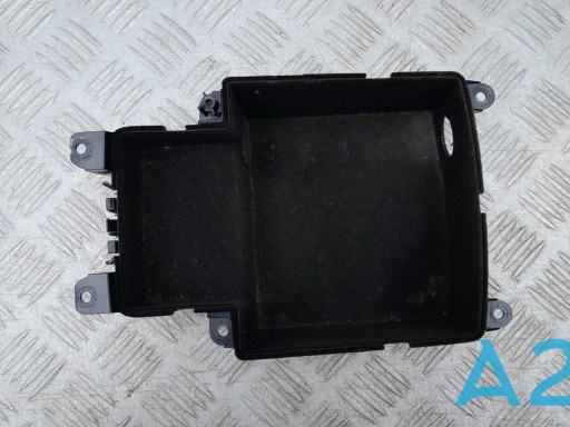 Скринька речової центральної консолі (підлокітника) 8K0864981D4PK VAG