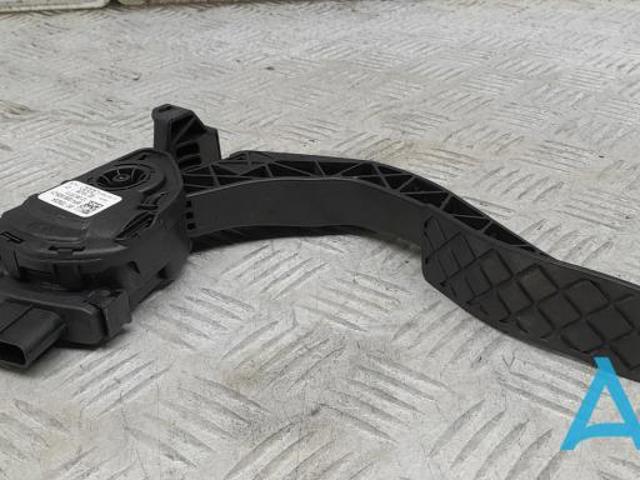Підаль газу 8K1723523A PORSCHE