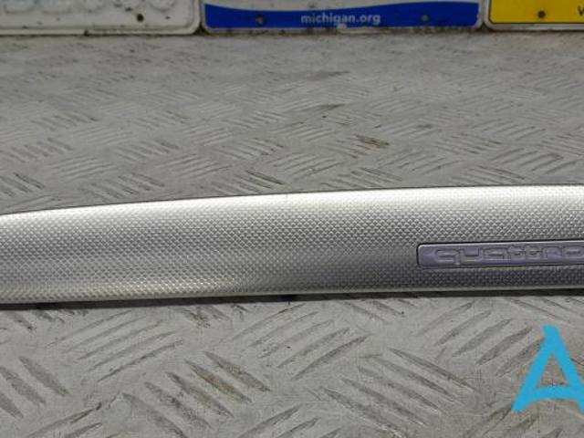 Молдинг (накладка) панелі приладів "торпедо", правий 8K1853190AEAR8 VAG