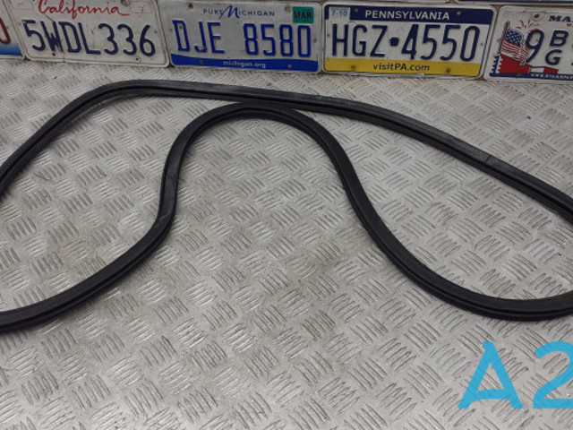 Ущільнювач дверей задніх, (на кузові) 8K5833721F VAG