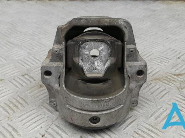 Підвіска двигуна (силового агрегату) 8R0198381B VAG