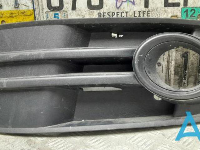 Заглушка протитуманок, ліва 8R0807681A01C VAG