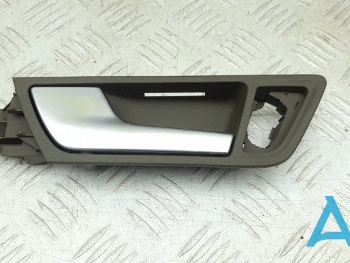 Ручка задньої двері внутрішня ліва 8R0839019AJ42 VAG