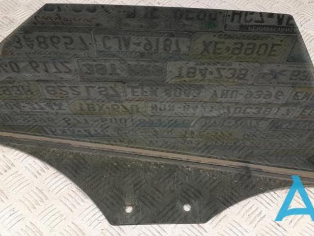 Скло задніх дверей, правих 8R0845206G VAG