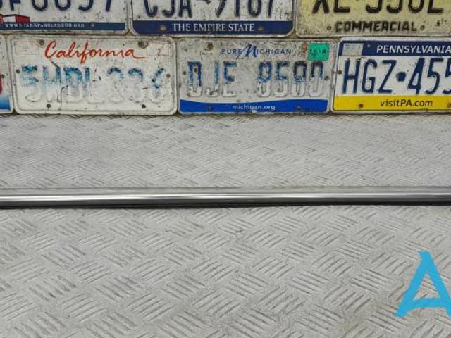 Молдинг опускного скла двері задньої, правої 8R0853764F2ZZ VAG