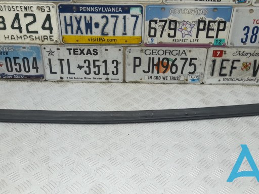Гумка під капот 8T0823723B VAG