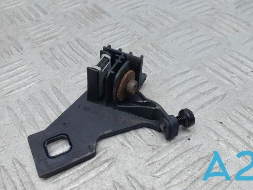 Кріплення фари передньої, правої 8T0998122B VAG