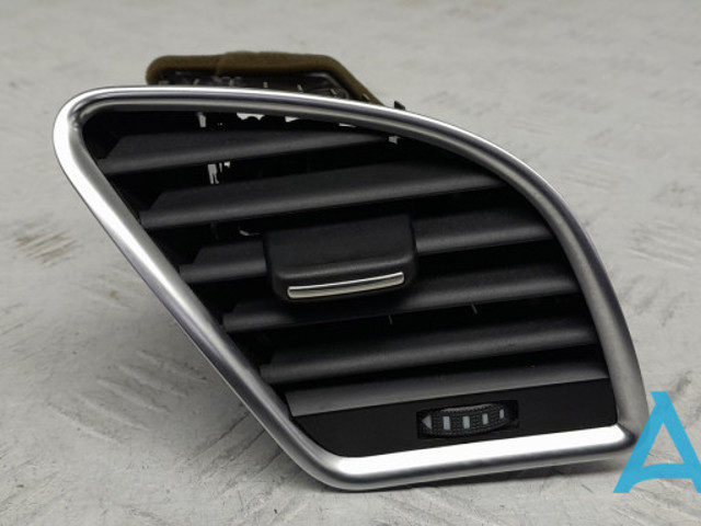 Решітка повітроводу права 8T1820902CWVF VAG