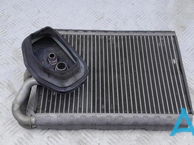 Охолоджувач повітря 8T1898191B VAG