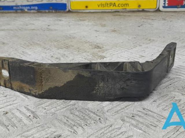 Кронштейн суппорту радіатора нижній 8U0805527 VAG