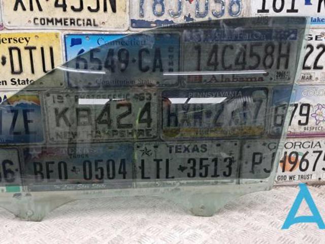 Скло передніх дверей, лівих 8U0845201 VAG