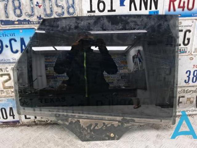 Скло задніх дверей, правих 8U0845206C VAG