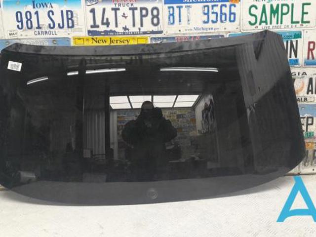 Скло третіх/п'ятих дверей 8U0845501GNVB VAG