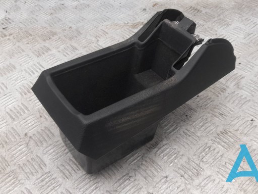 Скринька речової центральної консолі (підлокітника) 8U0864981A4PK VAG