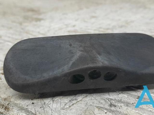 Форсунка омивача скла лобового, права 8U0955988A VAG