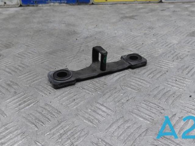 Фіксатор/петля (зацеп) замка дверей/кришки багажника 8V0827507D VAG
