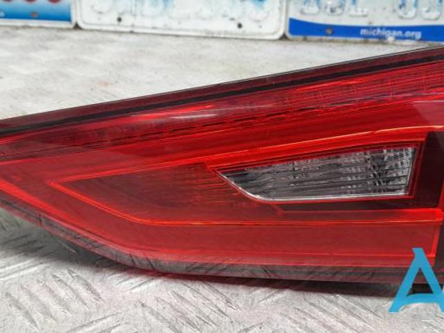 Ліхтар задній внутрішній правий 8V5945094C VAG