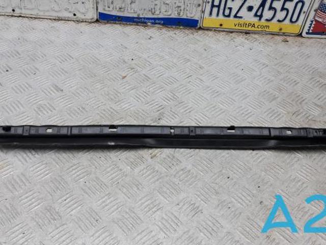 Повітропровід / дефлектор радіатора, нижній 8W0121293A VAG