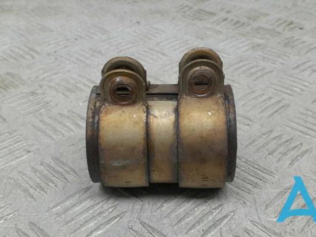 Кріплення глушника переднє 8W0253141B VAG