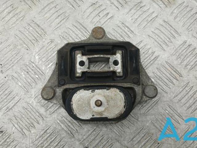 Подушка трансмісії (опора коробки передач) 8W0399156AQ VAG