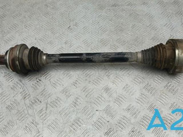 Піввісь задня, права 8W0501204J VAG