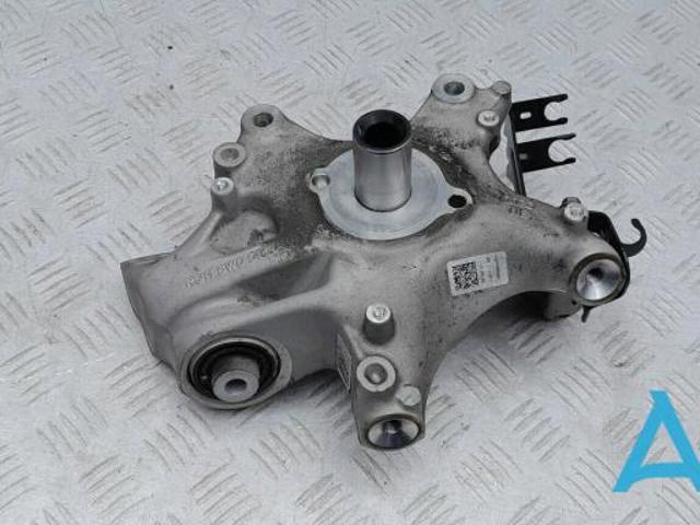 Кулак поворотний лівий 8W0505431S VAG