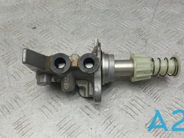 Циліндр головний гальма (Гідротормоз) 8W0611021 VAG