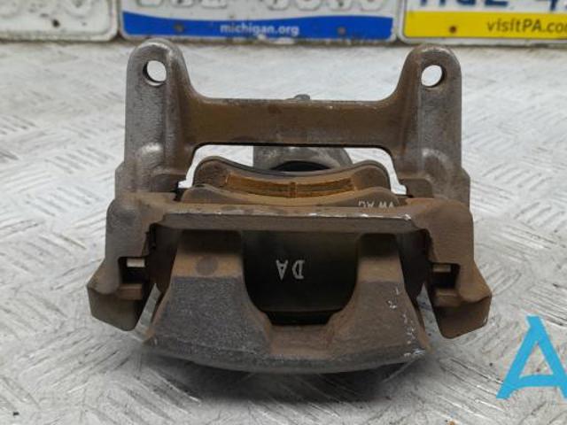 Задній гальмівний супорт лівий 8W0615403A VAG