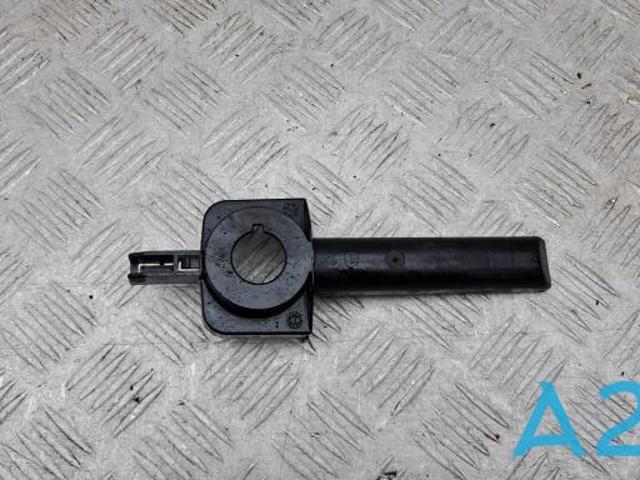 Кронштейн радіатора нижній 8W0805201 VAG