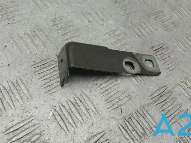 Кронштейн кріплення крила переднього лівого, задній 8W0821433B VAG