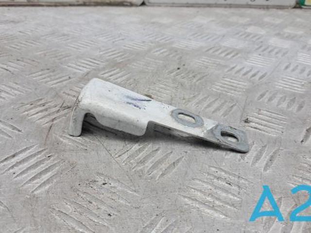 Кронштейн кріплення крила переднього лівого, задній 8W0821434A VAG