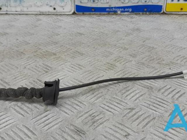Трос відкривання дверей передніх 8W0837085A VAG