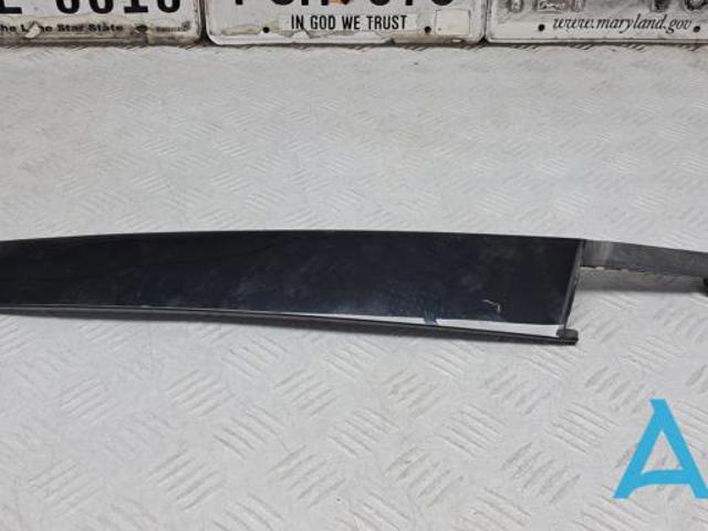 Накладка передніх дверей, правої, вертикальної 8W0837902A5FQ VAG