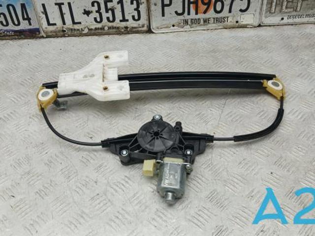 Склопідйомник задніх правих дверей 8W0839462A VAG