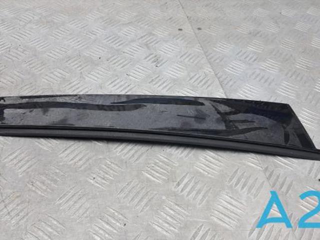 Накладка задньої двері, лівої, вертикальна 8W0839901A5FQ VAG