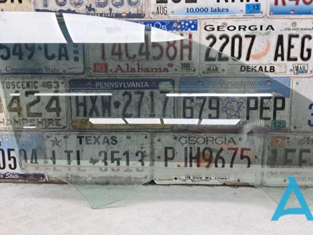 Скло пасажирських дверей 8W0845202 VAG