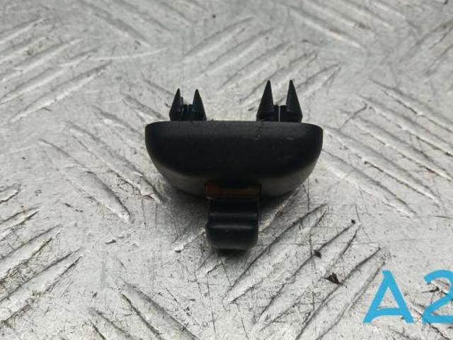 Фіксатор сонцезахисного козирка 8W0857562A4PK VAG