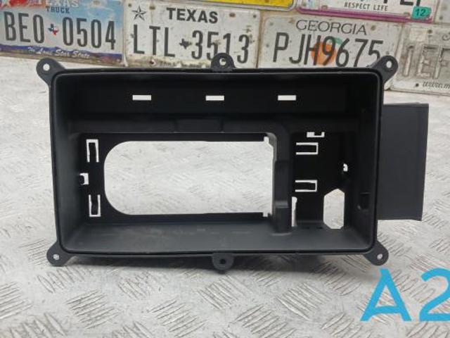 Скринька речової центральної консолі (підлокітника) 8W0864981D6PS VAG