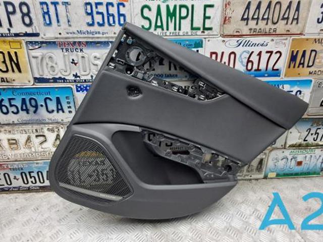 Картки обшивки задніх дверей правих 8W0867304BWFA VAG