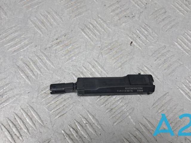 Кінцевий вимикач 8W0927754 VAG