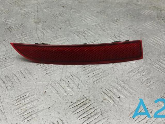 Катафот (відбивач) заднього бампера, правий 8W0945106AC VAG
