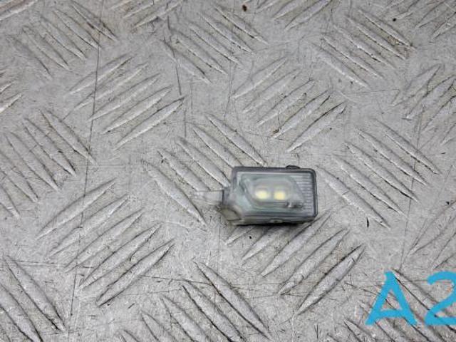 Ліхтар підсвічування ручки дверей передніх 8W0947133 VAG