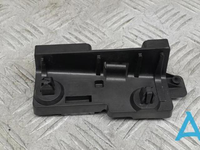 Кронштейн ручки відкривання капота 8W1823633C VAG