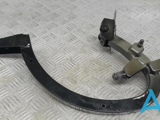 Шарнір кришки багажника 8W5827302A VAG