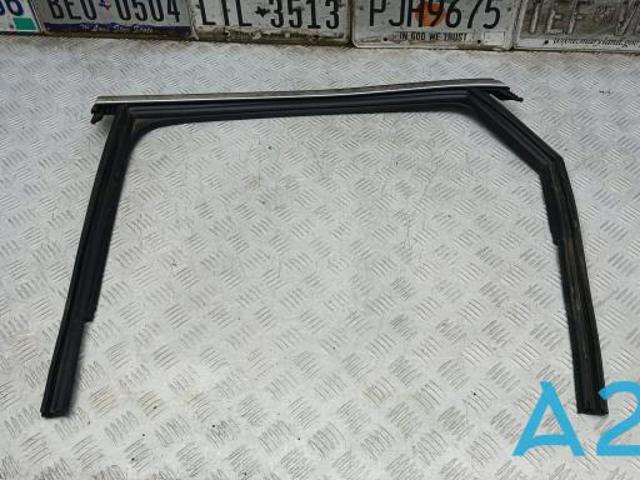 Направляюча скла рамки двері, заднього ліва 8W5839431D VAG