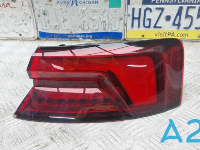 Фара задня права зовнішня 8W6945092H VAG