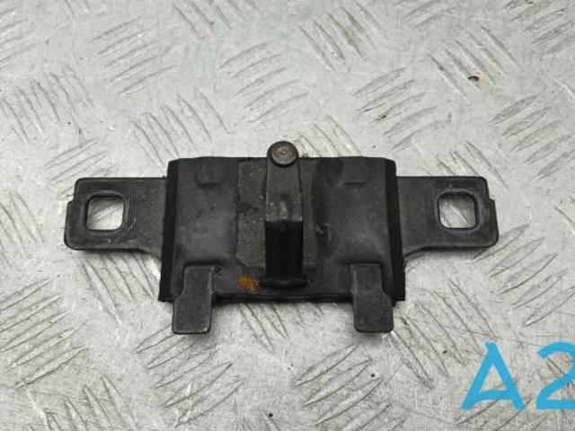 Петля замка кришки багажника 8W9827507A VAG