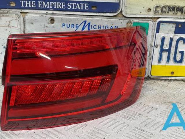Фара задня права зовнішня 8W9945092A VAG