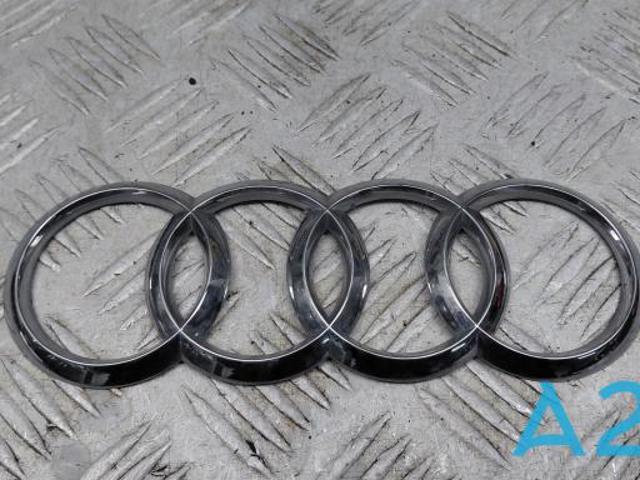 Емблема кришки багажника, фірмовий значок Ауді КУ3